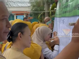 Pegawai RSUD Genteng saat melakukan penandatanganan Pakta Integritas dan pencanangan program reformasi birokrasi, Senin (03/08/2026) (foto: Blok-a.com/Kuryanto)