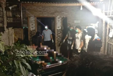 Anggota Polsek Puwoharjo bersama tenaga medis saat melakukan pemeriksaan dan evakuasi jenazah Hendri, pria yang ditemukan meninggal di kandang ayam diduga akibat tersengat listrik, Senin (10/08/2026)(foto: Blok-a.com/Kuryanto)