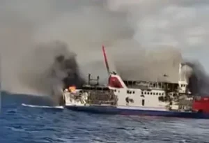 video kebakaran KMP Putri Yasmin di Selat Lombok