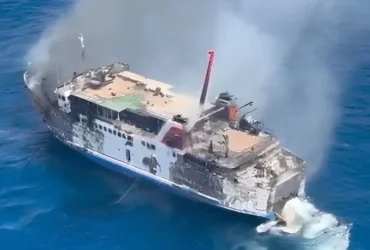 Potongan vidio saat KMP Putri Yasmin Terbakar di Selat Lombok, Rabu (12/08/2026)