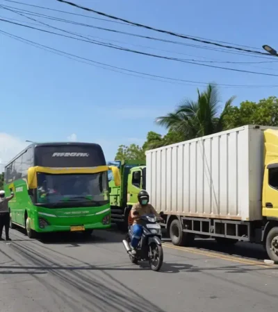 Antrean truk logistik di jalur Pelabuhan Ketapang Banyuwangi kembali mengular hingga 5 kilometer, Senin (14/09/2026)(foto: blok-a.com/Istimewa)