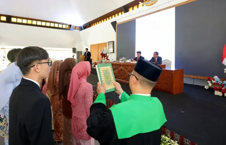 FIKKIA Unair Banyuwangi lantik sebanyak 24 dokter hewan, Senin (28/09/2026)(foto: dok Humas Pemkab)