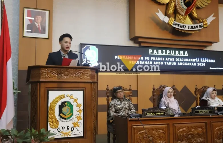 Bagus Amerta Dewa jurusan bicara fraksi PDI saat bacakan PU fraksinya terkait Raperda Perubahan APBD 2026, Kamis (24/09/2026) (foto: blok-a.com/Kuryanto)