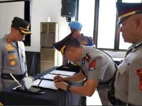 Kapolresta Banyuwangi Kombes Pol Dr. Rofiq Ripto Himawan, saat memimpin upacara sertijab Kasatsamapta, Kapolsek Muncar, dan Kapolsek Bangorejo yang digelar di Rupatama Wira Pratama (Foto: dok Humas Polresta)