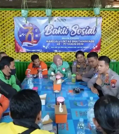 Semarak Hari Lalu Lintas Bhayangkara ke-71, Satlantas Polresta Banyuwangi Rangkul Ojol, Dari Layanan Kesehatan hingga Keselamatan di Jalan Raya. (foto: blok-a.com/Istimewa)