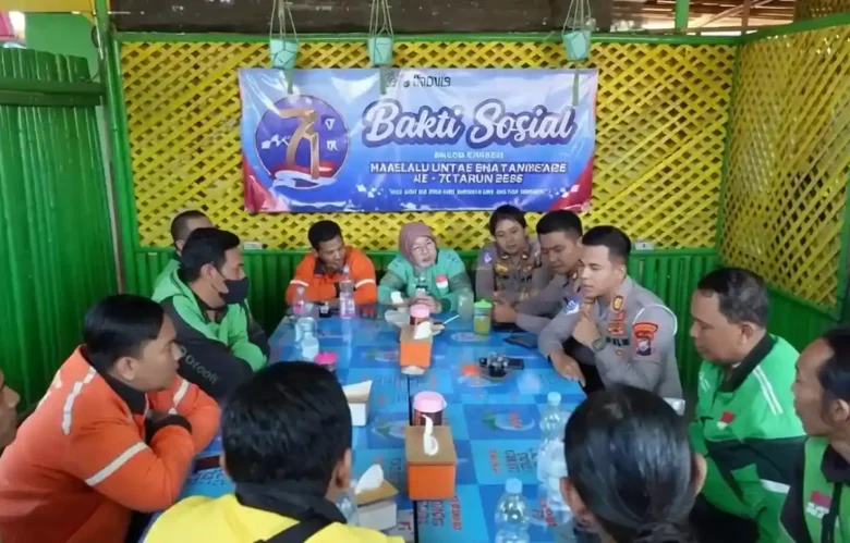 Semarak Hari Lalu Lintas Bhayangkara ke-71, Satlantas Polresta Banyuwangi Rangkul Ojol, Dari Layanan Kesehatan hingga Keselamatan di Jalan Raya. (foto: blok-a.com/Istimewa)
