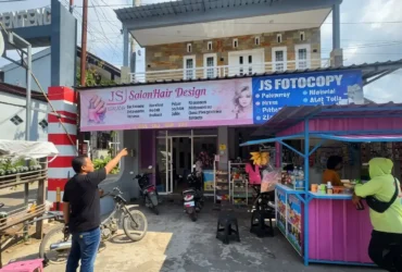 Toko sekaligus salon di Desa Kembiritan, Kecamatan Genteng, yang disatroni maling. (foto: Istimewa)