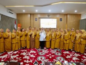 Bupati Ipuk Fiestiandani foto bersama pengurus GOW Banyuwangi Masa Bakti 2026-2031 di Aula Minak Jinggo, Rabu (09/09/2026)( Humas Bwi).