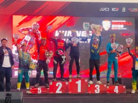 Kalapas Banyuwangi, Solichin, memberikan apresiasi para atlet MTB IMIPAS yang tampil maksimal dalam ajang BIG Downhill 2026. (Foto: dok Lapas Banyuwangi).