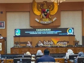 juru bicara Fraksi Golkar, Umi Kulsum, S.H., pada Rapat Paripurna DPRD Banyuwangi, Kamis (24/09/2026)(blok-a.com/Kuryanto).