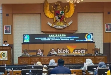 juru bicara Fraksi Golkar, Umi Kulsum, S.H., pada Rapat Paripurna DPRD Banyuwangi, Kamis (24/09/2026)(blok-a.com/Kuryanto).