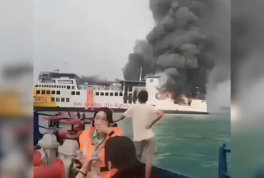 Tangkapan vidio detik-detik saat KMP Batumandi Terbakar di Perairan Merak, Selasa sore (20/10/2026) (foto: blok-a.com/Kuryanto)