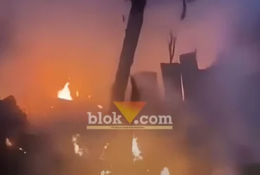 Tangkapan vidio kebakaran hebat saat menimpa tempat usaha rongsokan di Dusun Banje, Desa Bubuk, Kecamatan Rogojampi, Jumat sore (16/10/2026) (foto: blok-a com/Kuryanto)