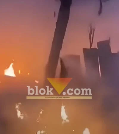 Tangkapan vidio kebakaran hebat saat menimpa tempat usaha rongsokan di Dusun Banje, Desa Bubuk, Kecamatan Rogojampi, Jumat sore (16/10/2026) (foto: blok-a com/Kuryanto)
