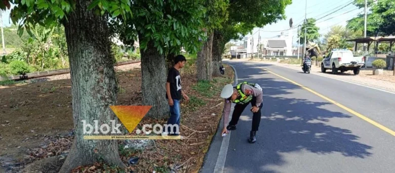 Polisi saat lakukan olah TKP di lokasi dua kecelakaan di dua tempat berbeda yang terjadi di Banyuwangi, Kamis-Jumat (15-16/10/2026)(blok-a com/Kuryanto).