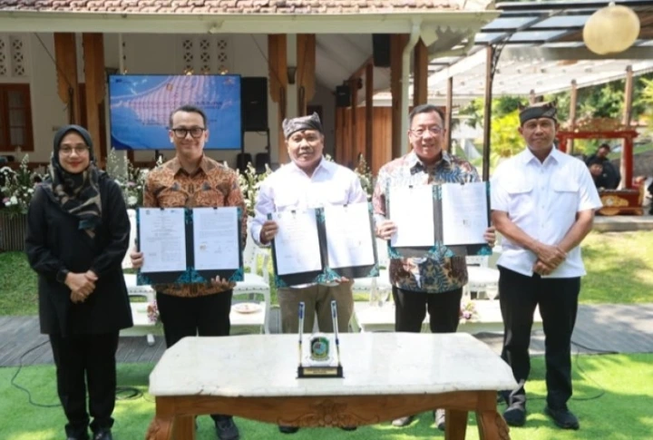 Penandatanganan kesepakatan bersama antara Pemkab Banyuwangi dengan PT Astra International Tbk melalui YPA-MDR di Pendopo Sabha Swagata Blambangan, pada Sabtu (10/10/2026)(Istimewa)
