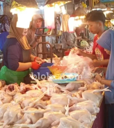 Harga sembako di Pasda Glenmore dan Srono Fluktuatif, cabai dan daging ayam alami penurunan, Jum'at (30/10/2026) (foto: blok-a.com/Kuryanto)