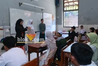 Program "Santri Mengajar", Santri terjun ke sekolah juga kenalkan tradisi pesantren. (blok-a.com/Kuryanto).